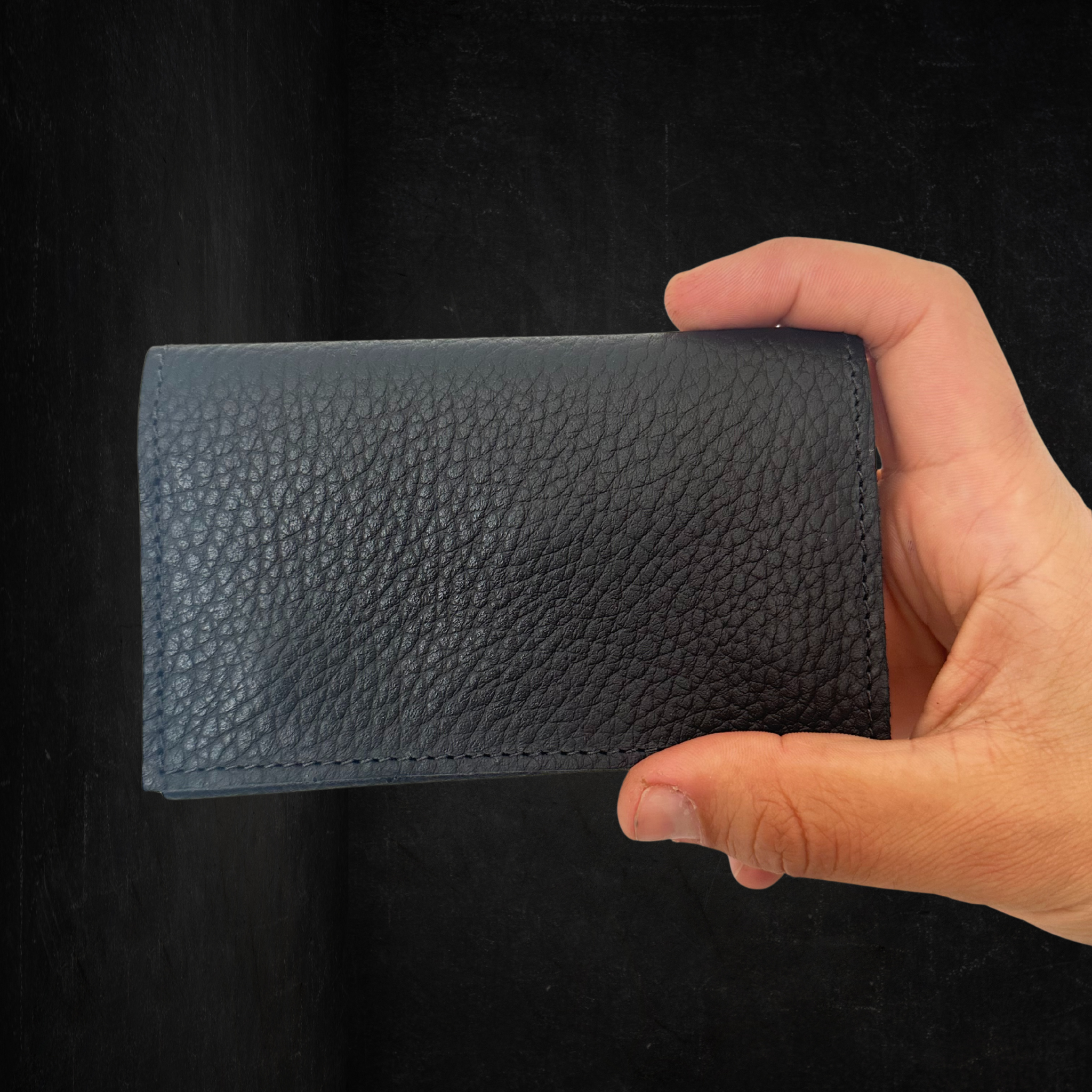 Tabaquera Negra Compacta