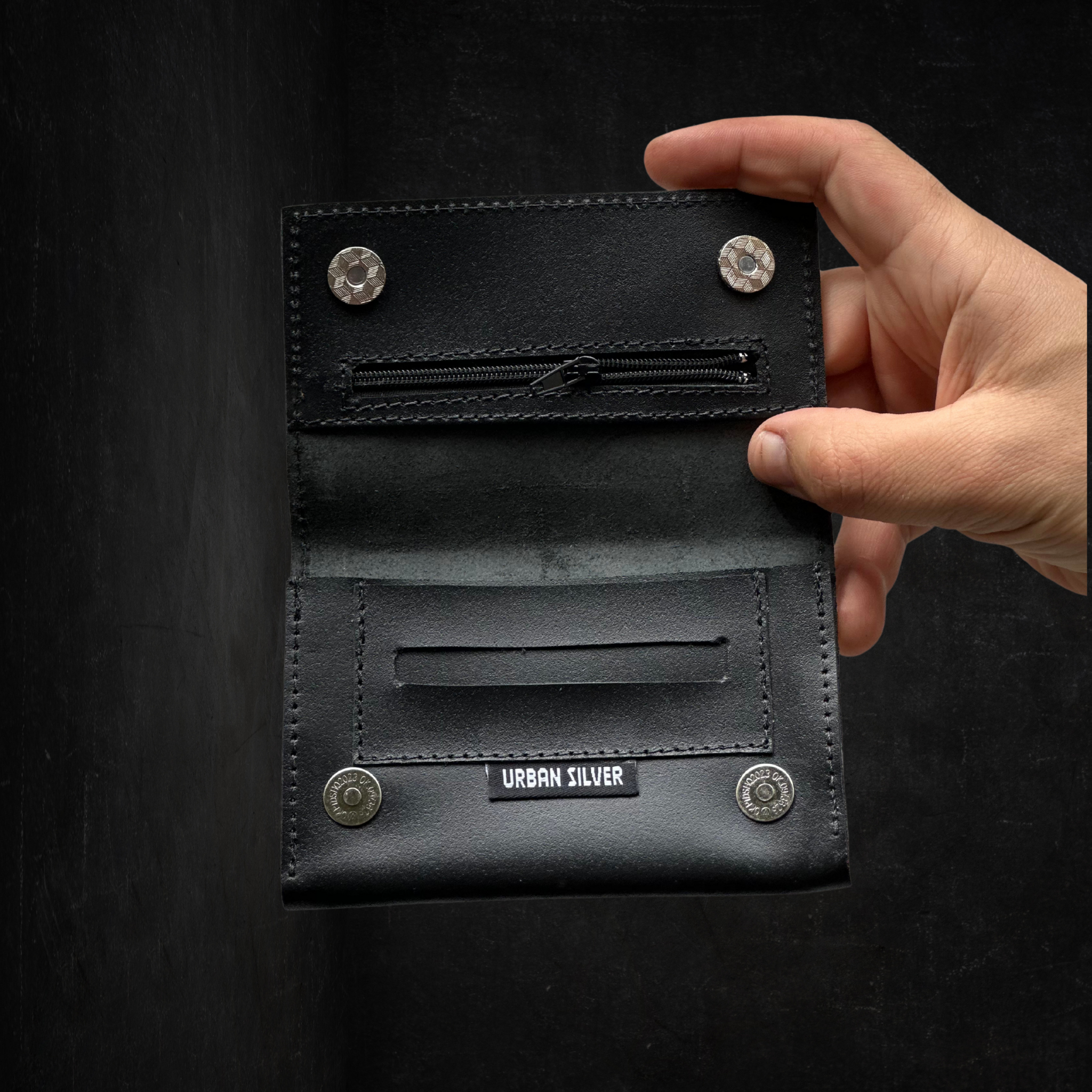 Tabaquera Negra Compacta